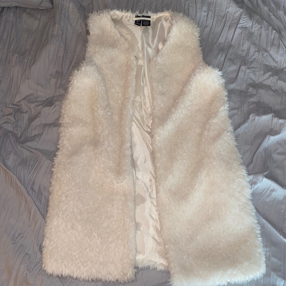 Windsor - White \ Posh Faux Fur Vest \ size: S